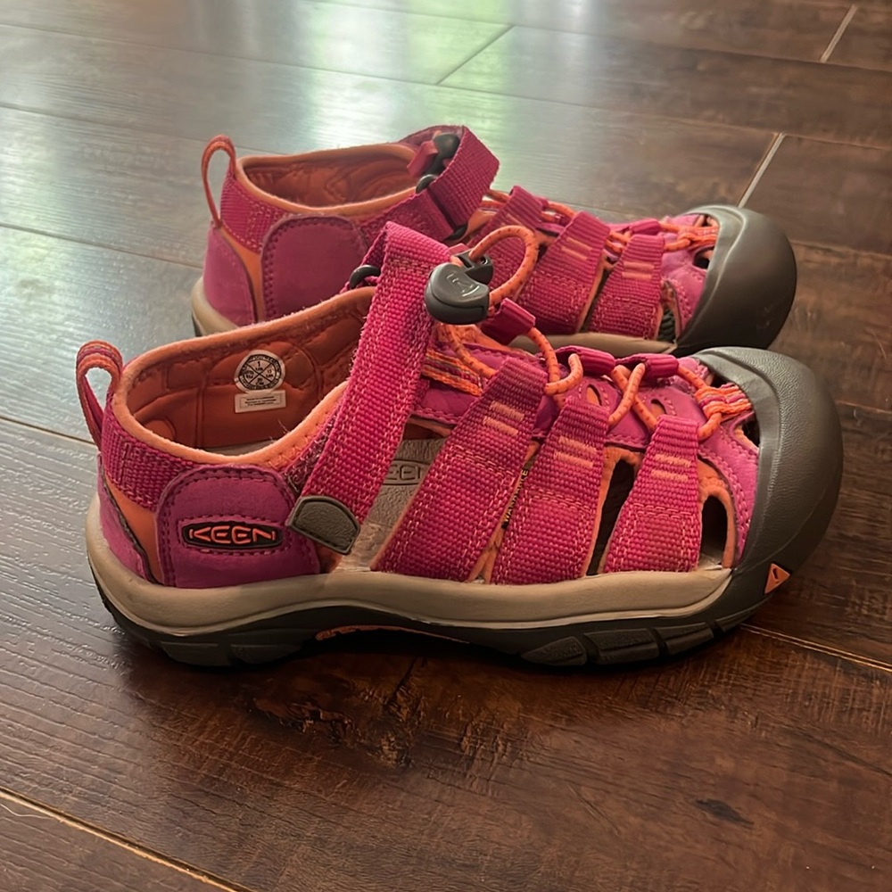 Keen - Girls Newport H2, Size 1 (Big Kids) Orange/Pink